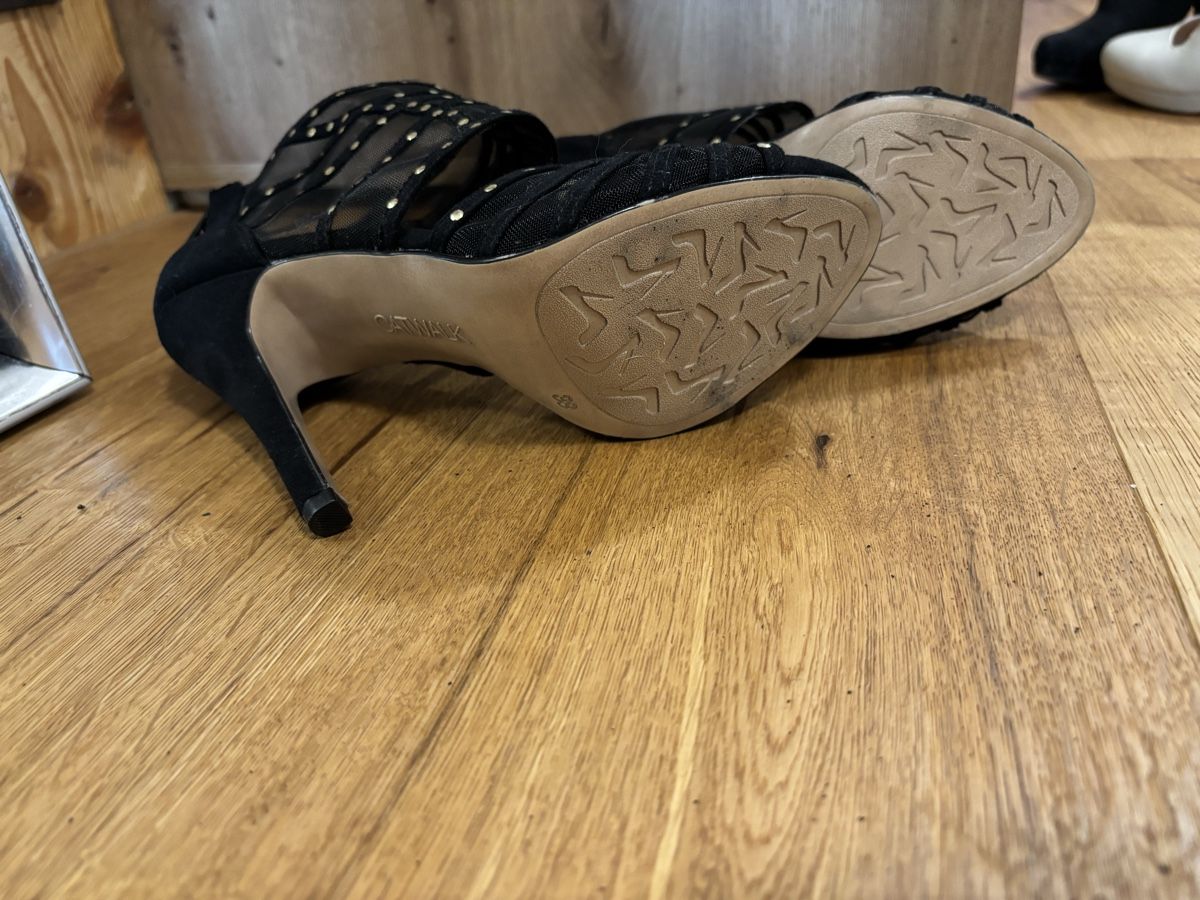 Scarpe da donna: High Heels mit Nieten, Grösse 38 – Usato da Egnach venduto da Tiina_ 1