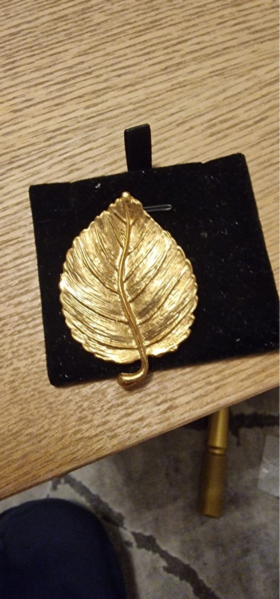 Spille & Fermagli: Goldene Brosche im Blätterdesign, neuwertig – Usato da St. Gallen venduto da mania03 3