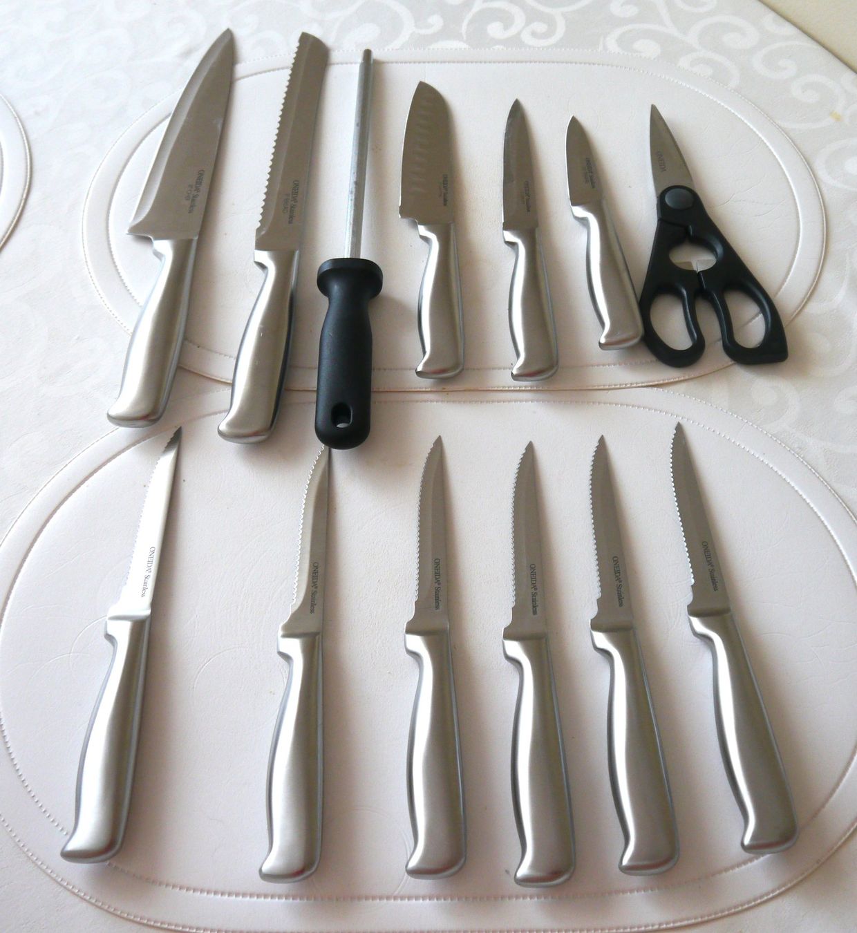 Coltelli: Set de couteaux en acier Oneida USA – Nuovo e nell'imballaggio originale da Porrentruy venduto da Danreisende