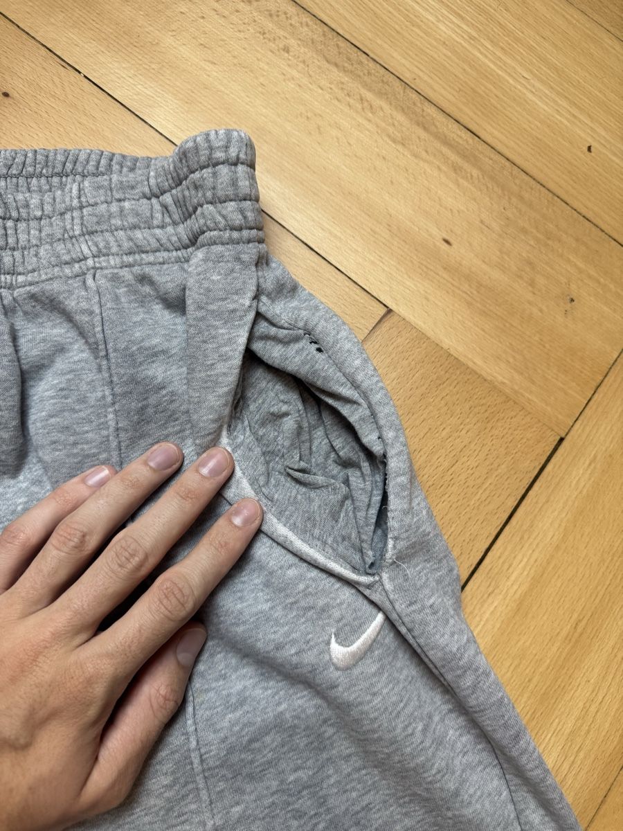 Nike Pantaloni: Nike Trainingshose grau – Usato da Bern venduto da Mancini 4