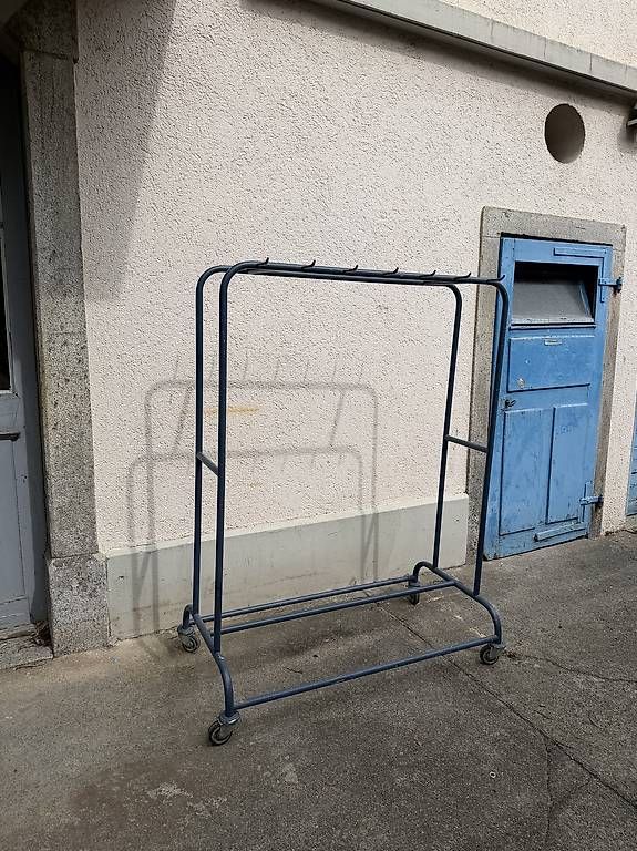 Guardaroba: Vintage Kleiderstange auf Rollen – Usato da Zürich venduto da souvenirsport 1