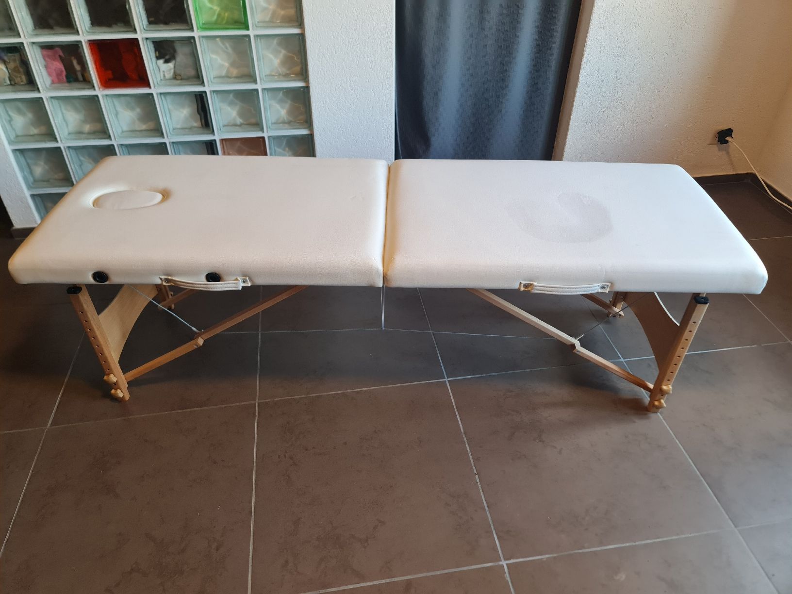 Kosmetik-& Massageliegen: Massageliege weiss – Gebraucht aus Rüfenach AG von mie_y852 1