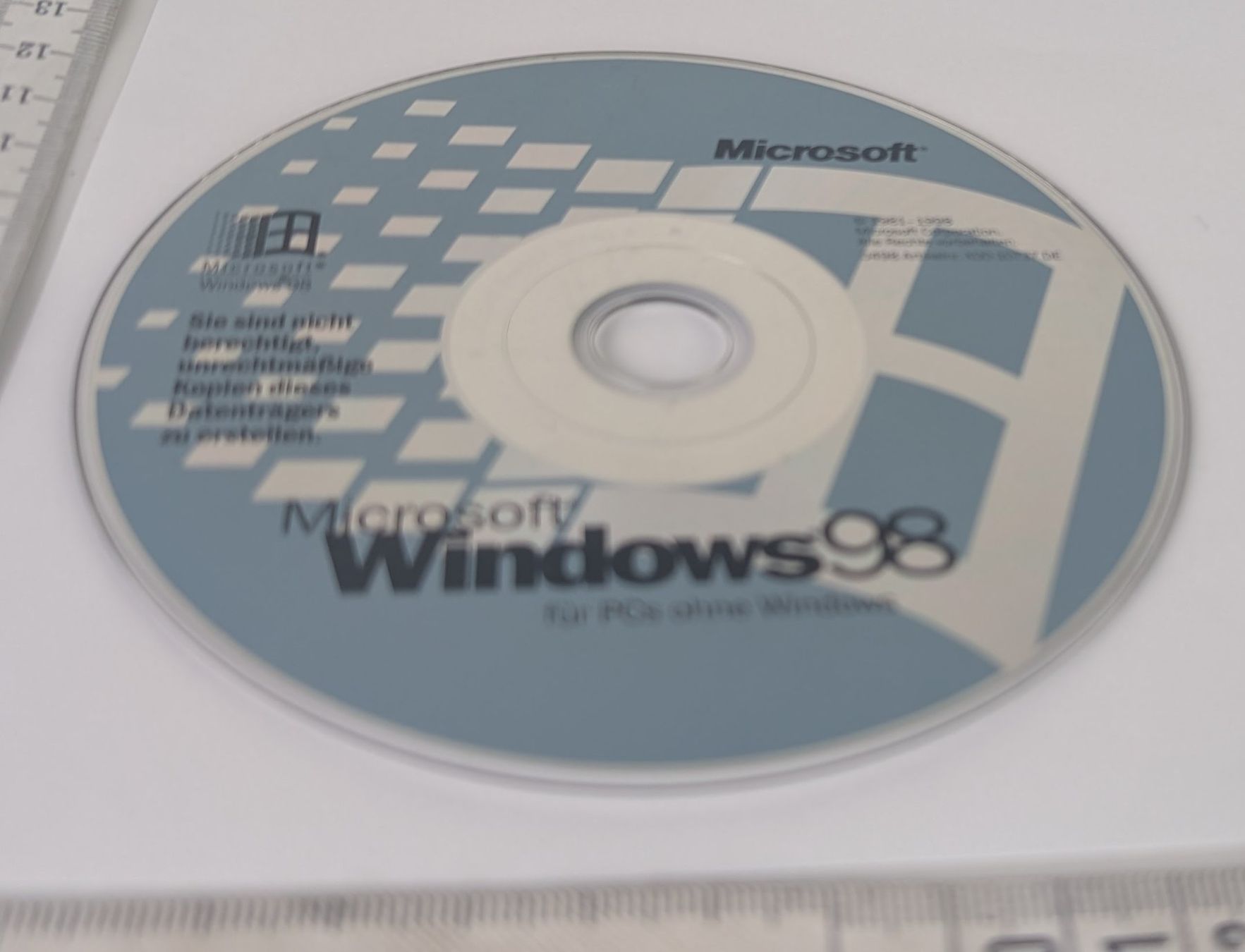 Microsoft Software: Microsoft Windows 98 CD-ROM - Original – Usato da Zürich venduto da 1.Simon 1