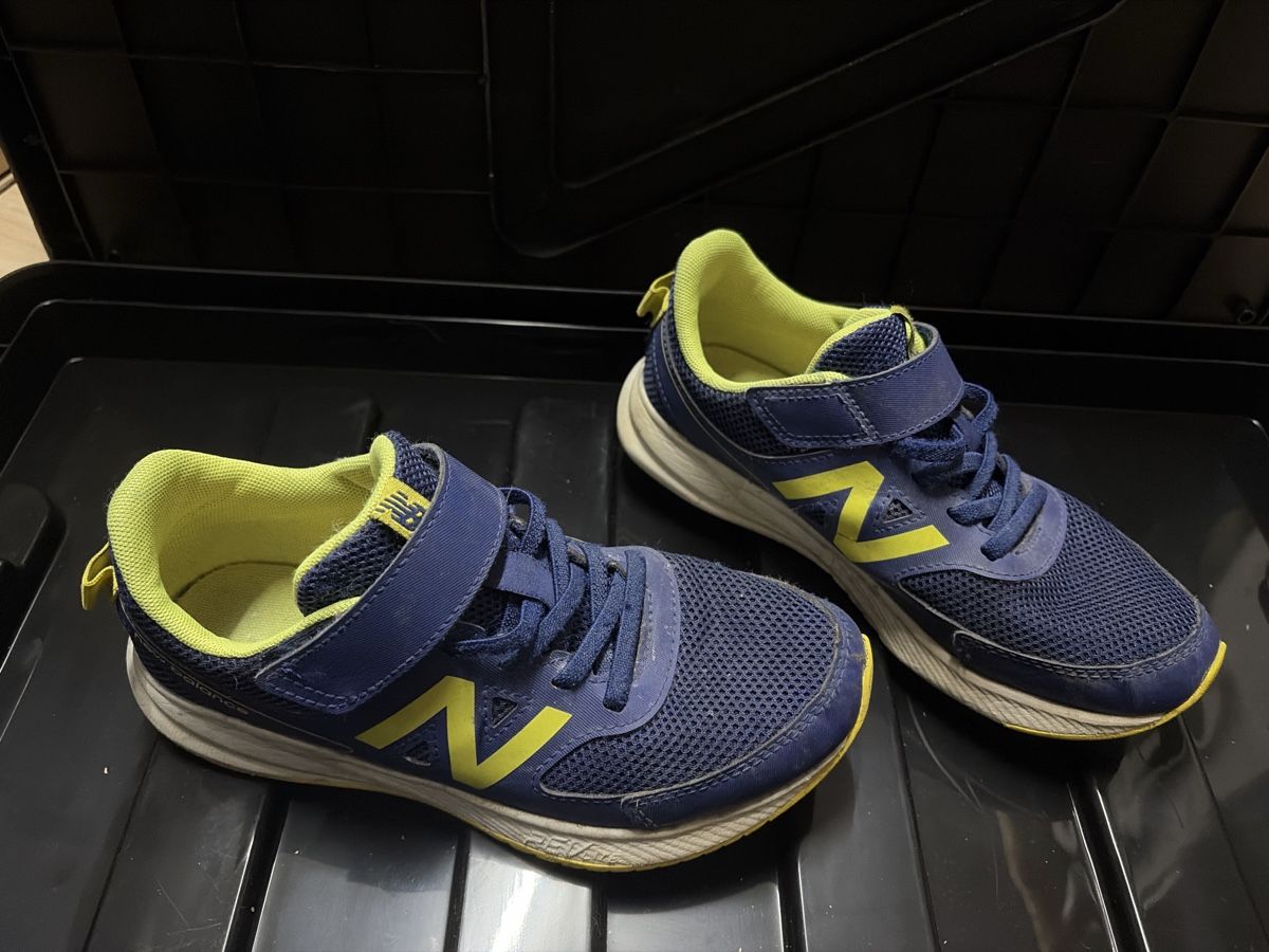 New Balance Herrenschuhe: New Balance Schuhe Grösse 34.5 – Gebraucht aus Granges-Paccot von Fwaeber