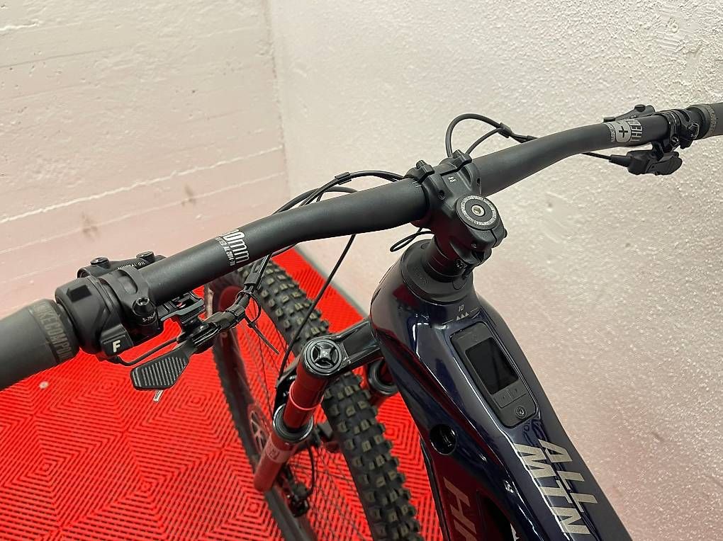 Velos: HAIBIKE E-Bike ALLMTN CF 10 NEU Aktionspreis – Gebraucht aus Diessenhofen von MotoshopZachmann 3