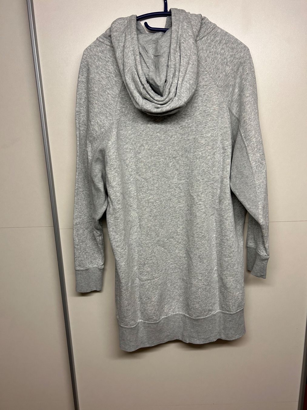 Nike Maglioni & Felpe: Nike  Damen Kapuze Pulli Gr.S top Zustand – Usato da Birsfelden venduto da Pearl10 1