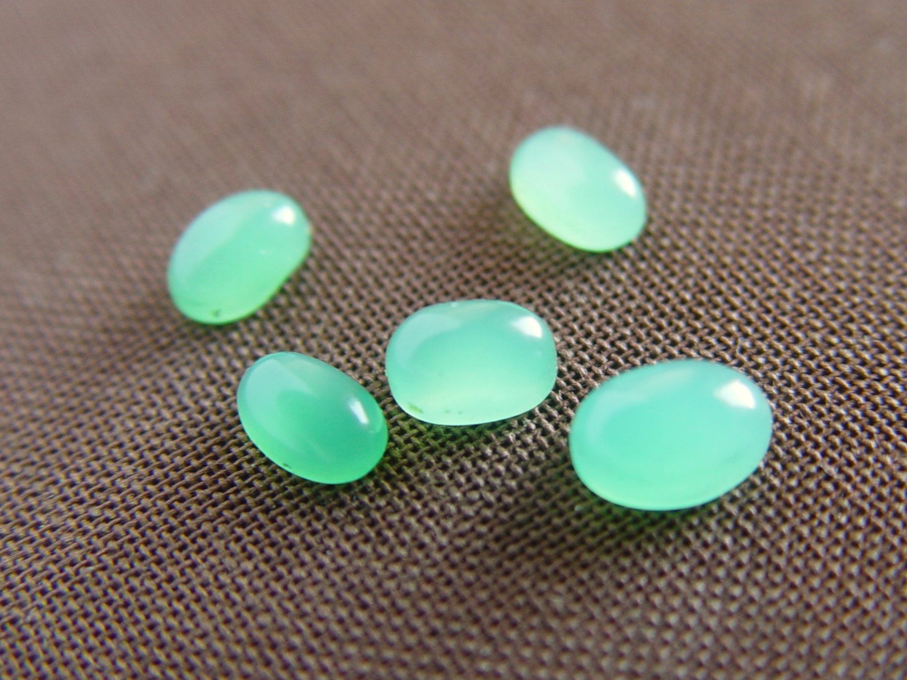 Edelsteine: 5 Chrysopras Cabochons – Gebraucht aus Henggart von elsternwerk