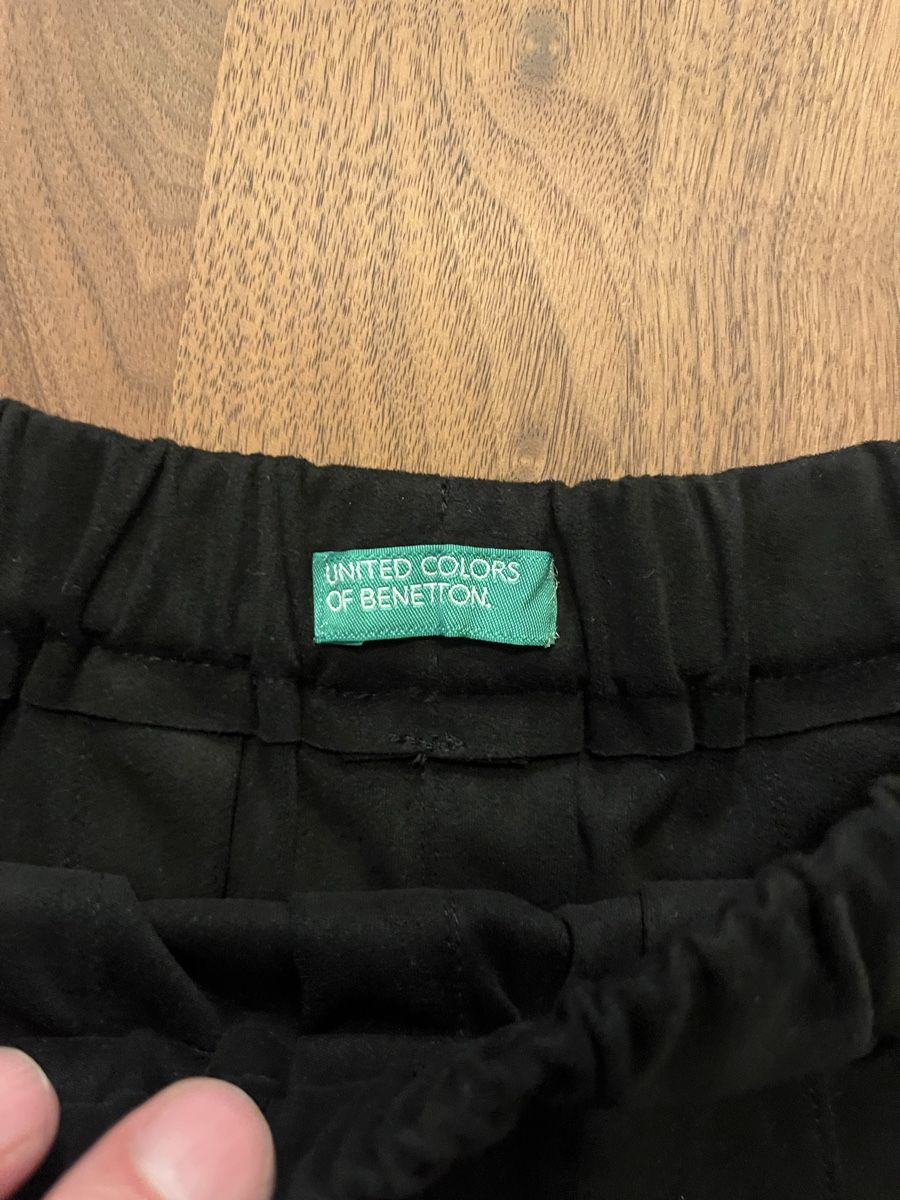 Benetton Vestiti & Gonne: Schwarzer Benetton Minirock mit Sternen – Usato da Altdorf UR venduto da Jenny13 1