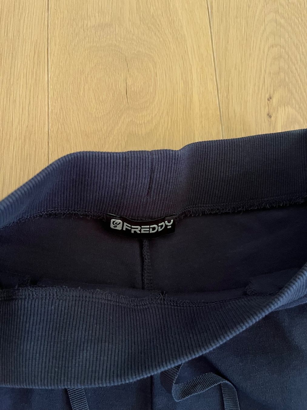 Freddy Pantaloni: Freddy, leichte Trainerhose Damen, Gr. S – Usato da St. Moritz venduto da 7000marie 2