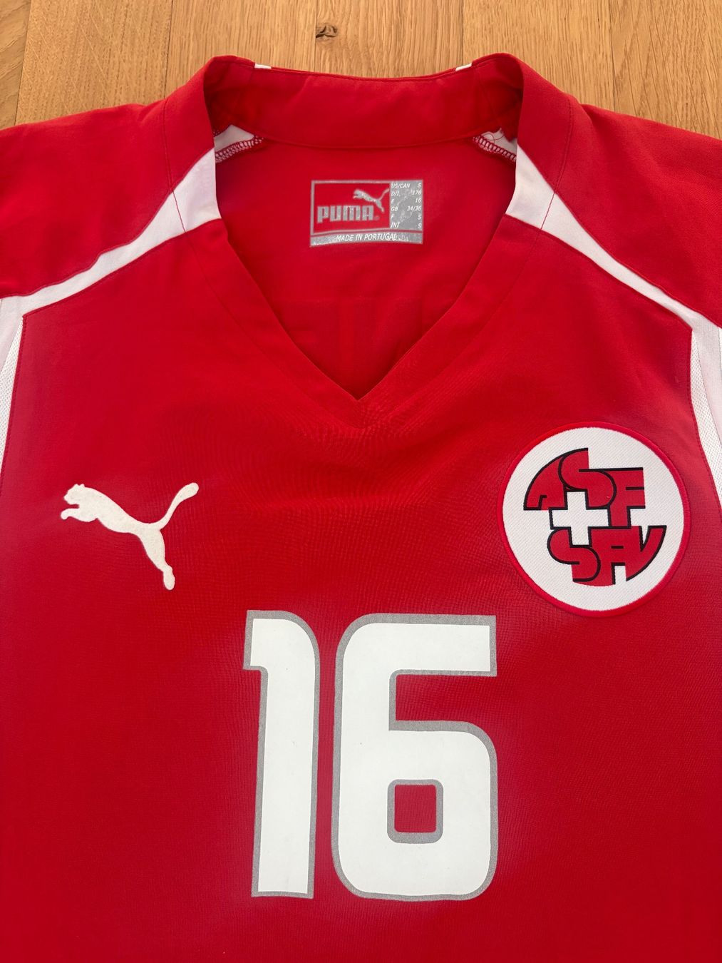 Schweizer Nati Canottiere & Pantaloni: ORIGINAL SCHWEIZ NATI #16 BARNETTA 2004/05 TRIKOT PUMA S – Nuovo (secondo la descrizione) da Zürich venduto da TRIKOTKAISER 2