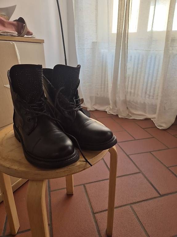 Scarpe da uomo: Black lace boots-40. Worn once – Usato da Bellinzona venduto da eli_rc9k
