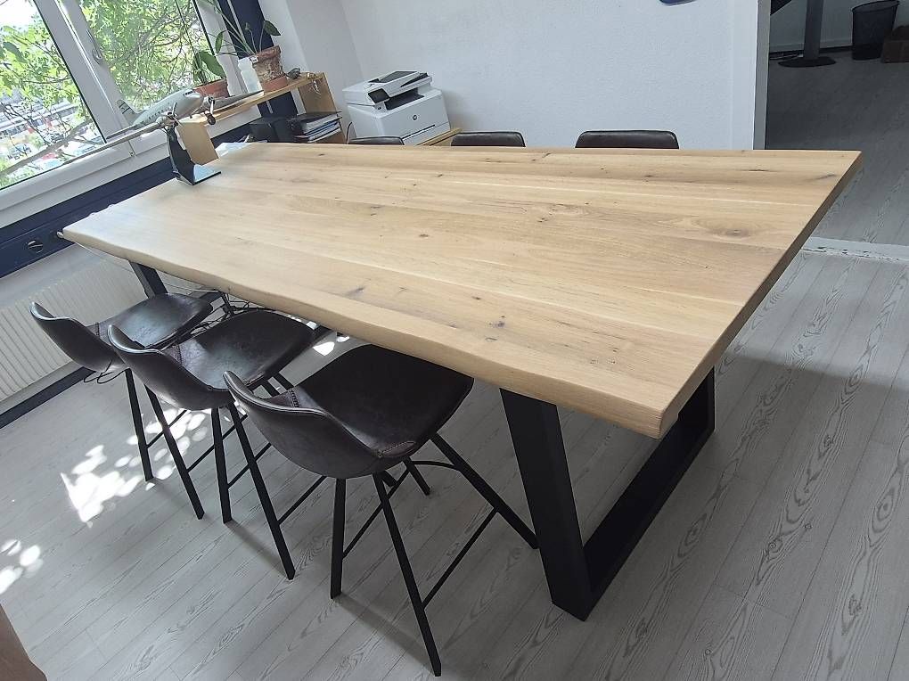 Tavoli: Table et chaises hautes cuir Schilliger – Nuovo e nell'imballaggio originale da Crans VD venduto da tgdis 6