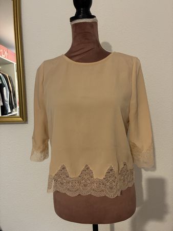 Damen Bluse MNG Suit beige mit Spitzenbesatz Grösse S