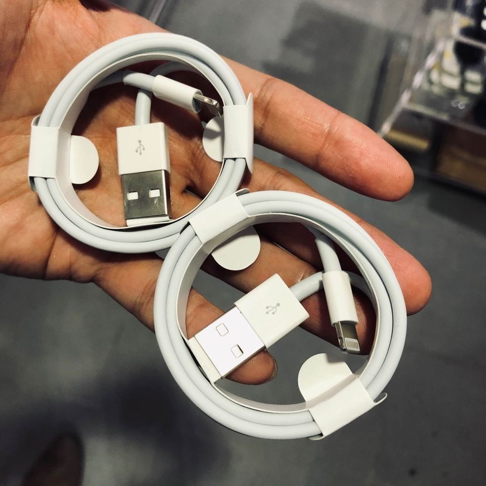 Caricabatterie: Lot de 2 cables lightning iphone foxconn – Nuovo e nell'imballaggio originale da Morges venduto da DigiAC