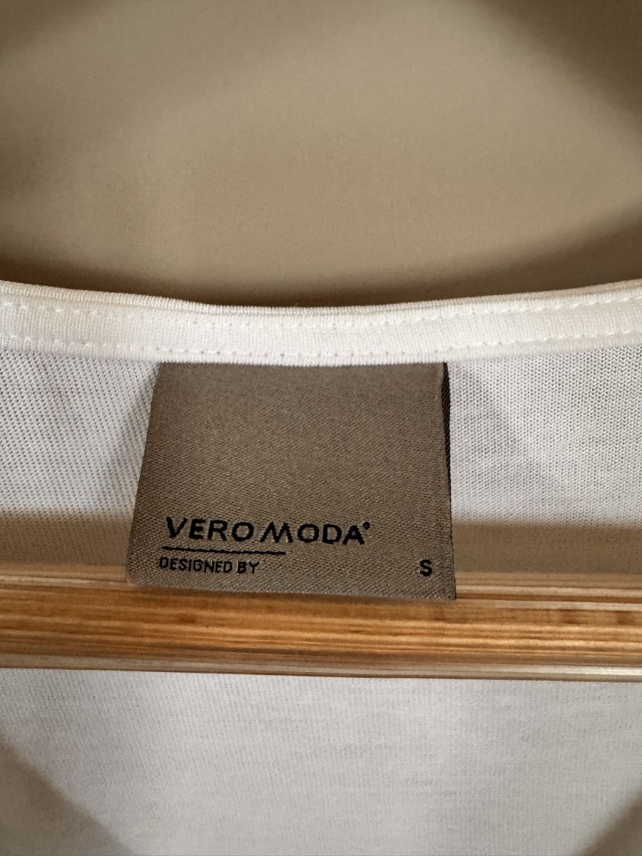 Vero Moda Top: Schickes weisses Vero Moda Top, Grösse S – Usato da Rorschacherberg venduto da Kpas 1