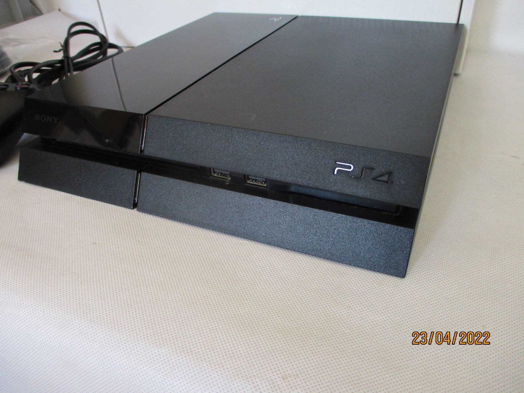 Sony Console: PS4 Konsole mit Zubehör – Usato da Liestal venduto da Disc-Point 4