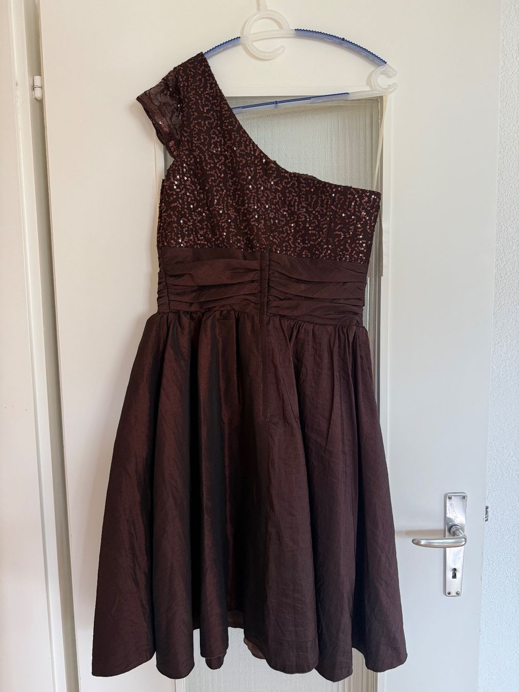 Vestiti: Schickes, glänzendes, braunes Partykleid Grösse 40 – Nuovo (secondo la descrizione) da Zumikon venduto da naiischoen 3