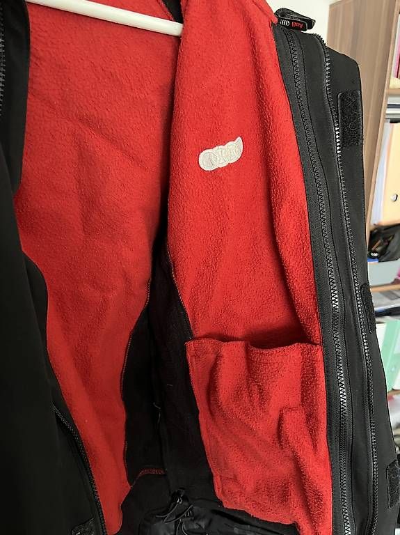 Giacche: Audi Jacke Original, Gr. M winddicht und wasserabweisend – Usato da Fällanden venduto da fai_n5tr 2