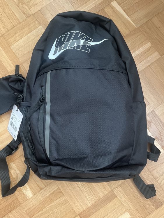Schwarzer Nike Rucksack inkl. Etui (Neu und originalverpackt) in ...