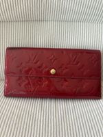 Portefeuille Louis Vuitton en cuir verni Monogram rouge