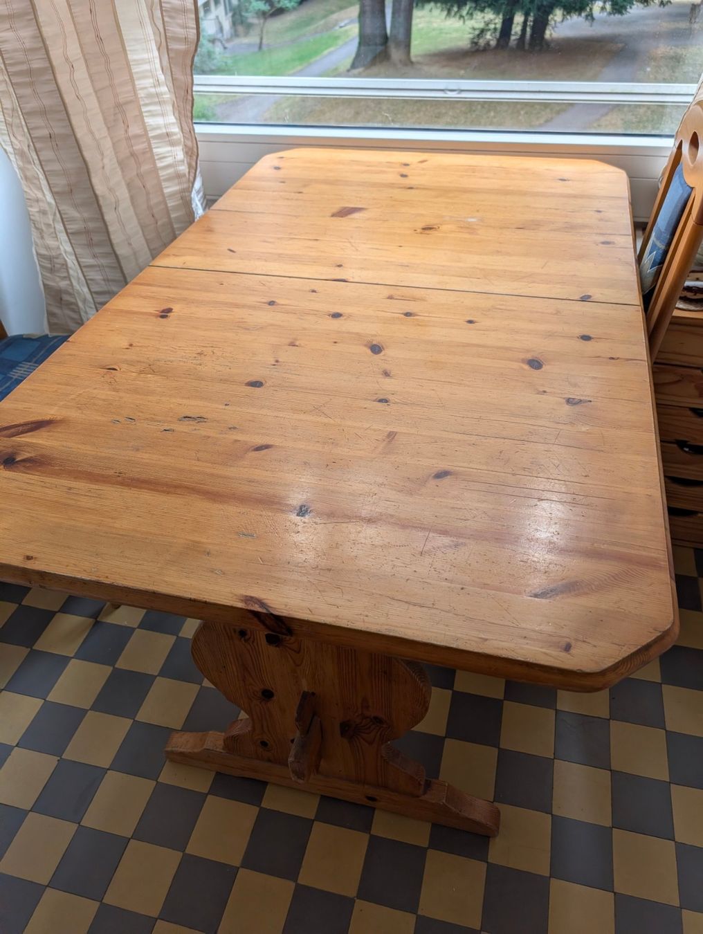 Tables: Table à manger en bois massif – D'occasion à Genève par Maria11