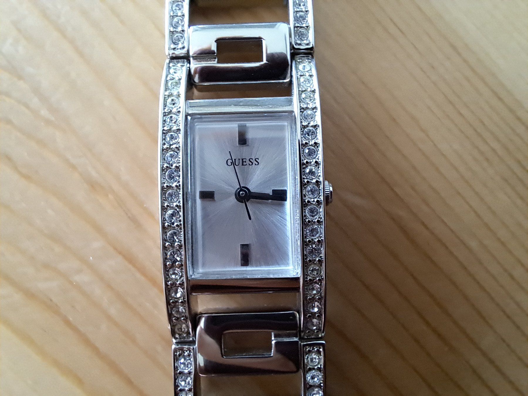 Guess Orologi: Elegante GUESS Uhr, Damen – Nuovo (secondo la descrizione) da Thalwil venduto da Pescara13