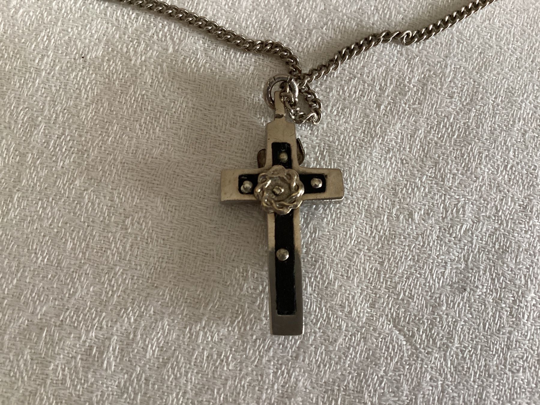 Catenine: Chaînette avec ancien crucifix – Usato da Pully venduto da claddagh 2