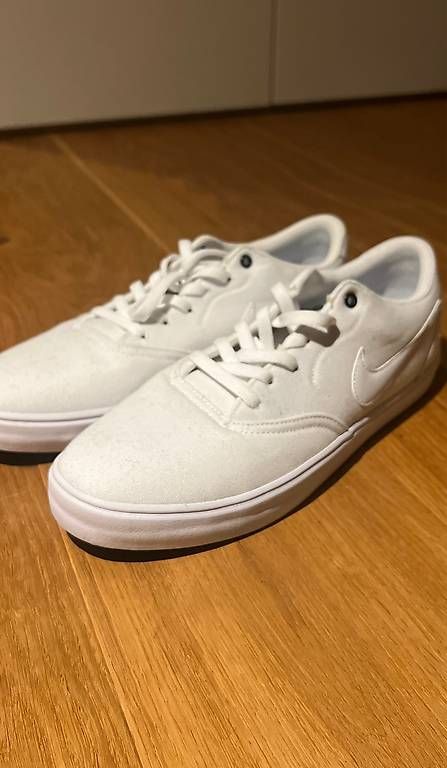 Herrenschuhe: Nike SB Schuhe – Neu und originalverpackt aus Zürich von and_fwy7