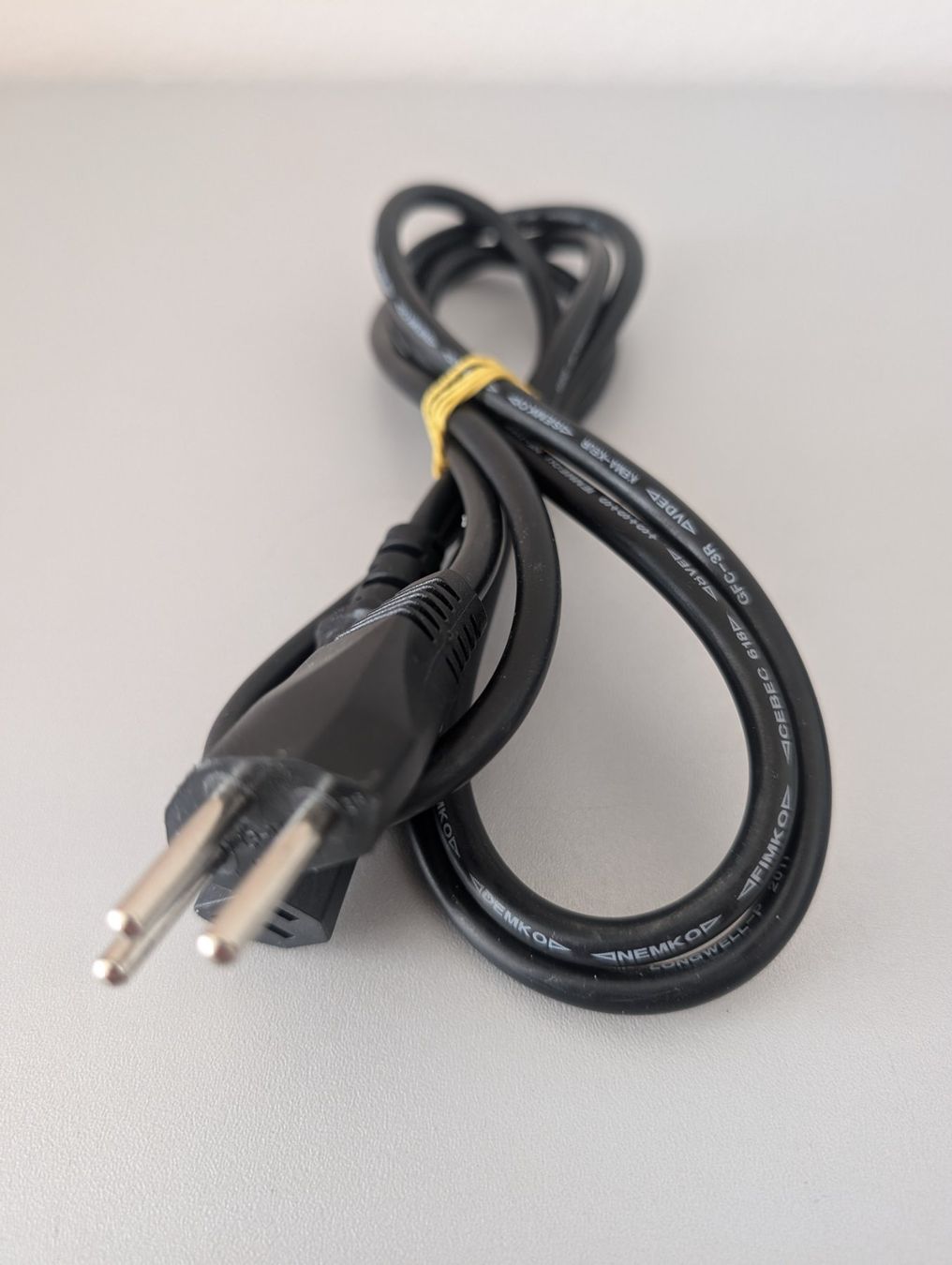 Cavi: PC Stromkabel CH-Stecker – Usato da Neuenhof venduto da mlw_w98j