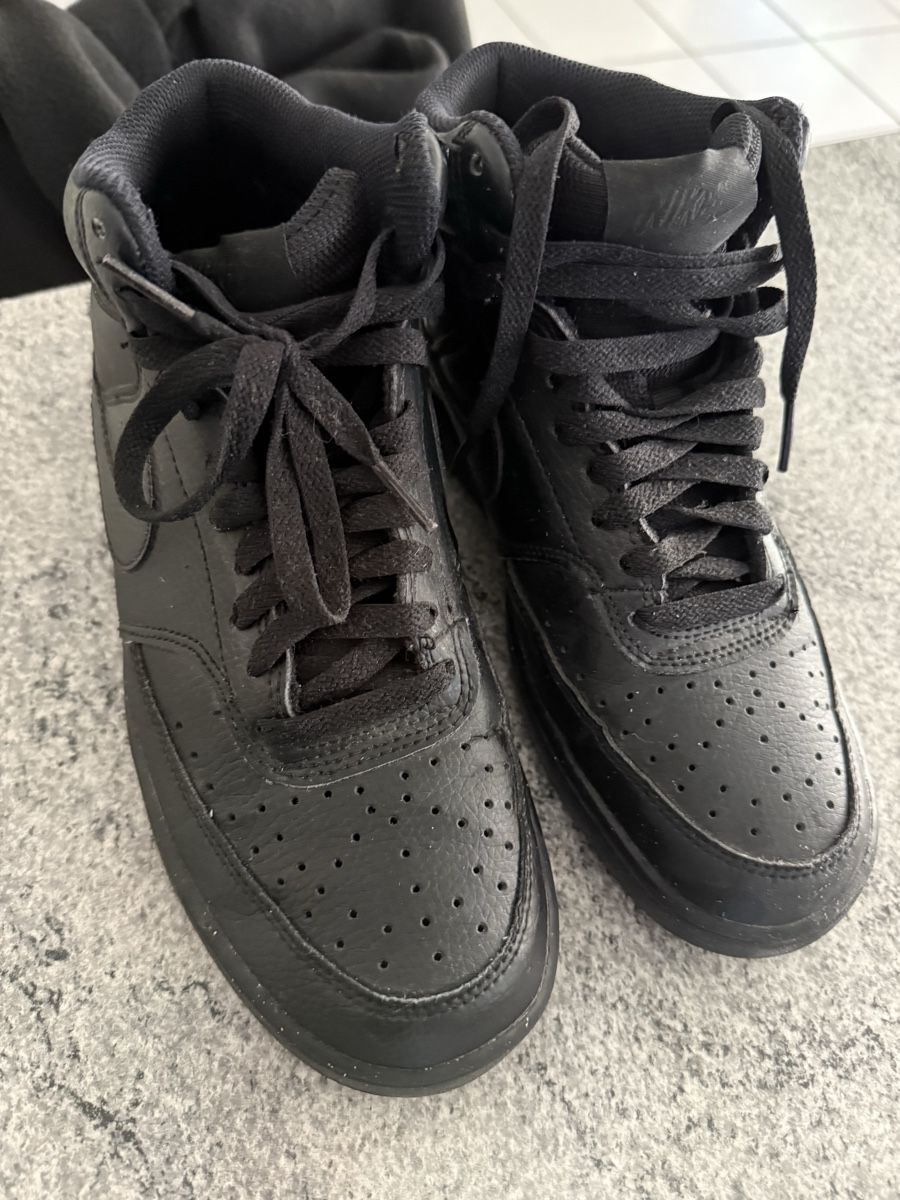 Nike Scarpe da uomo: Nike schwarz gr 40 neuwertig – Usato da St. Gallen venduto da GTI713 1
