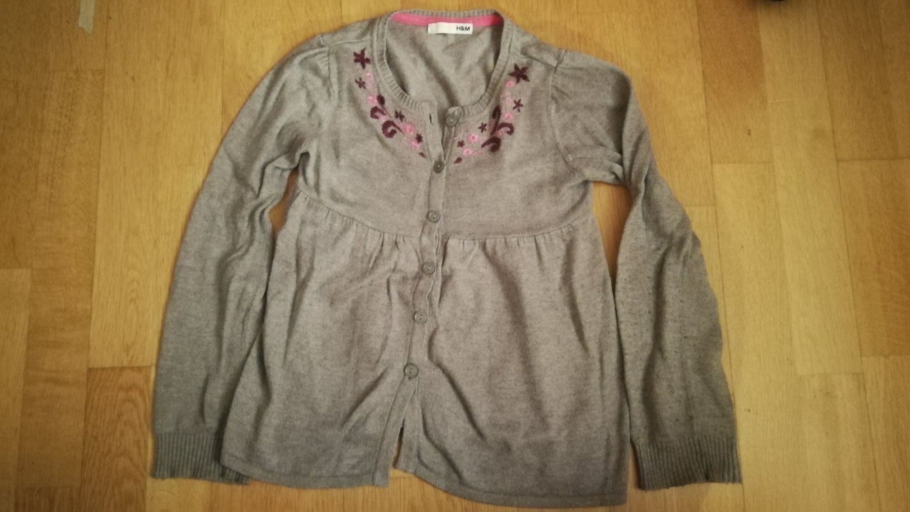 H&M Maglioni & Felpe: Strickjacke Mädchen mit Blumenmotive – Usato da Zürich venduto da laude
