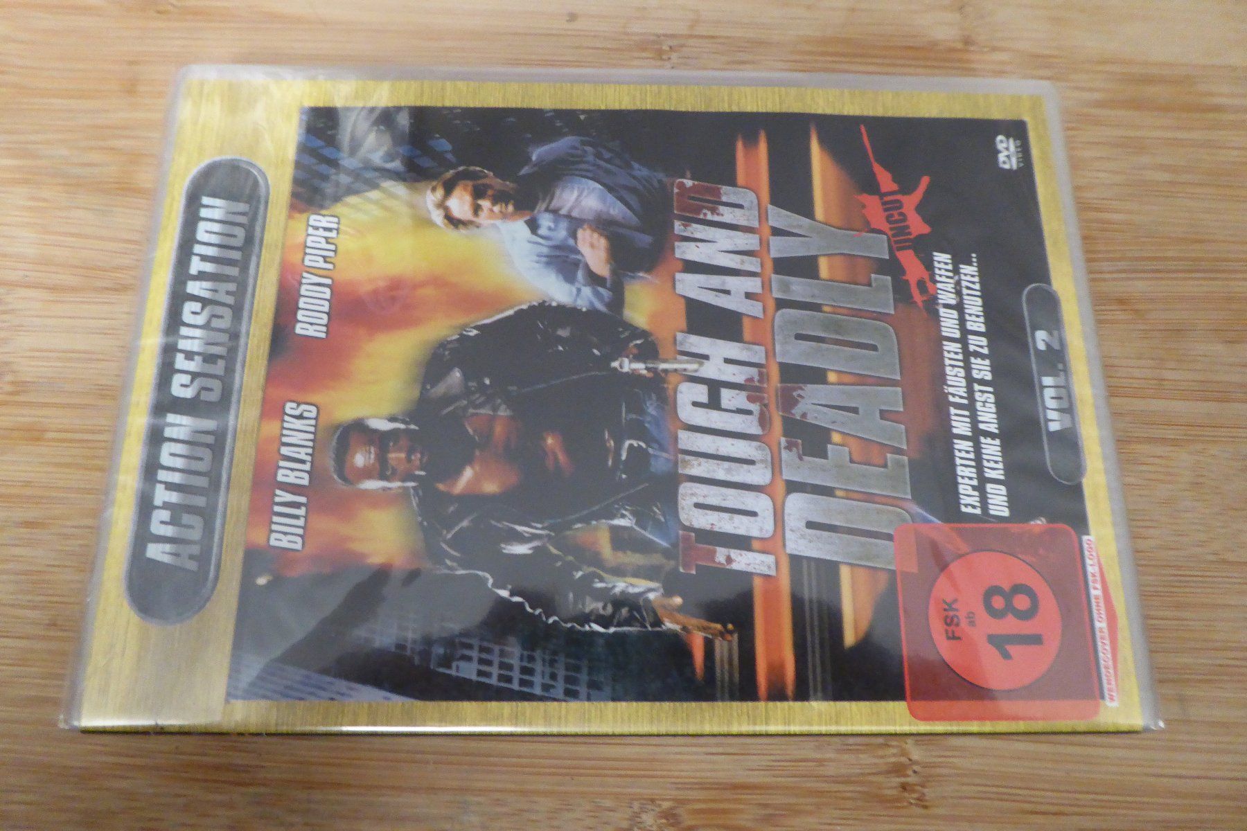 Tutti i DVDs: DVD Tough and Deadly – Nuovo e nell'imballaggio originale da Allschwil venduto da Summelsarium