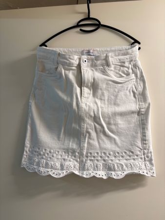 Sommerlicher, weisser Minirock mit Spitze, Gr. 40, neuwertig