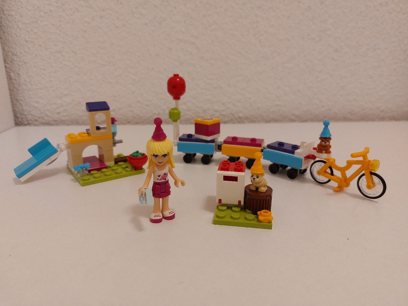 Lego Giocattoli: LEGO Friends 41111 Partyzug – Usato da Balterswil venduto da Steineparadies