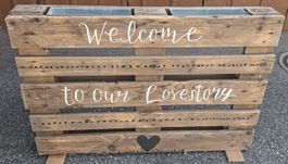 Paletten Deko "Welcome to our Lovestory" mit Metall Einsatz