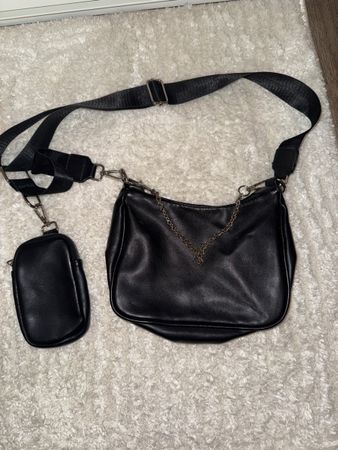 Schwarze Y2K Schultertasche mit Mini-Pouch & breitem Gurt