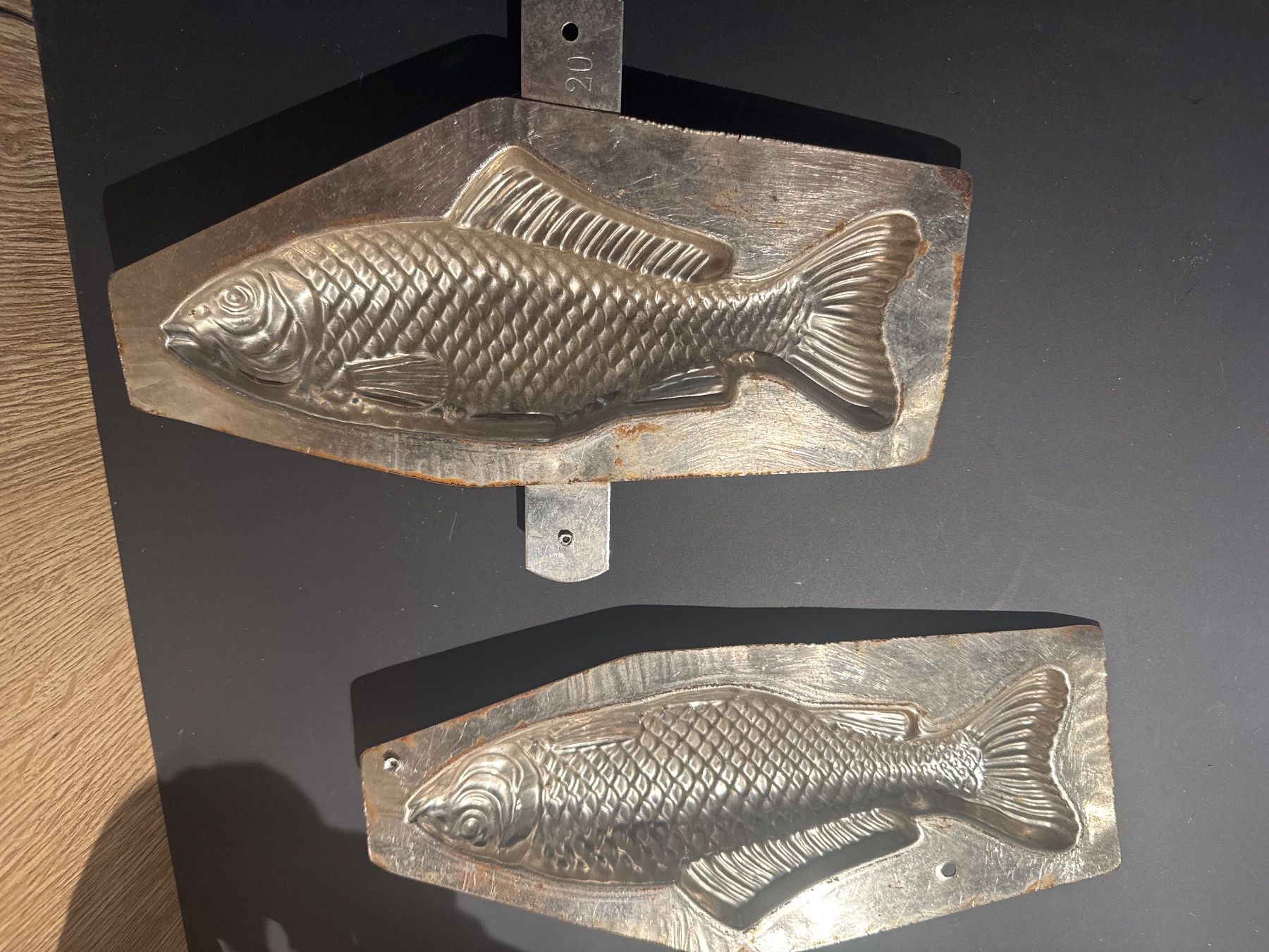 Teglie da forno: Moule chocolat schokoladenform poisson 20cm – Usato da Lajoux JU venduto da Briard0 1
