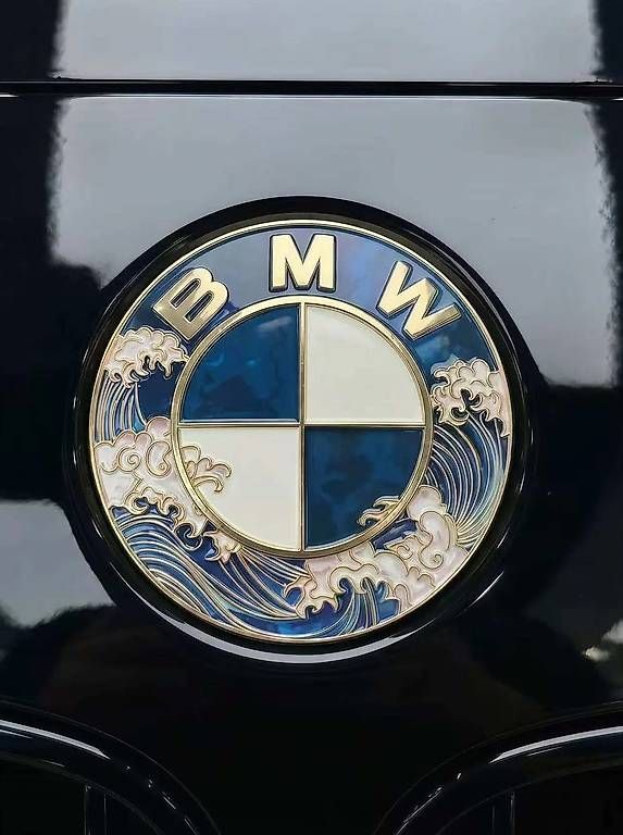 Tutti pezzi di ricambio auto: BMW Logo/Emblem Kanagawa Wave – Nuovo e nell'imballaggio originale da Dällikon venduto da Damian18