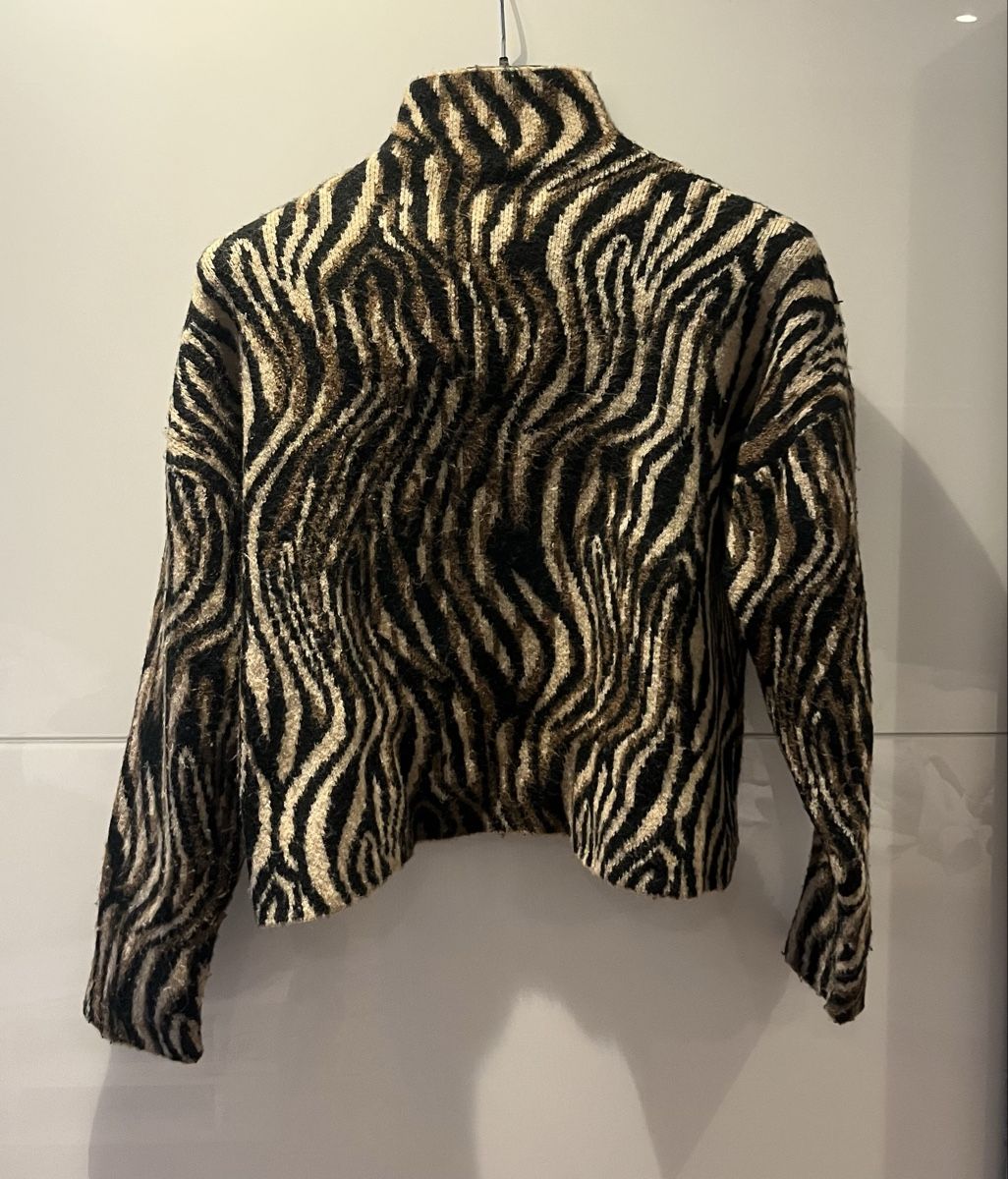Zara Maglioni & Felpe: Zara Pullover mit Zebra-Muster – Usato da St. Gallen venduto da lun_2szn 2