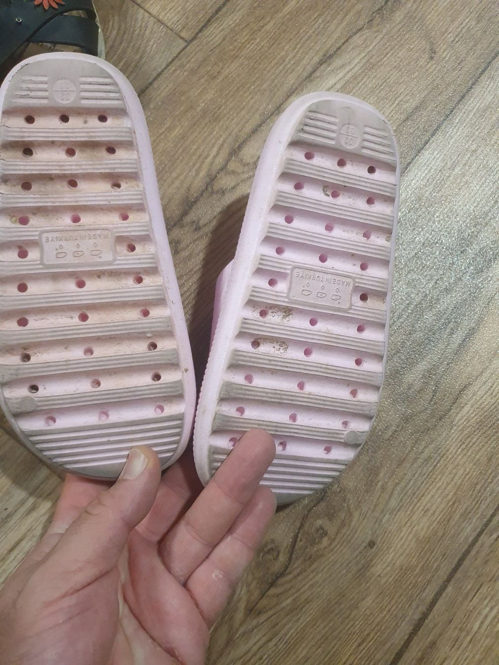 Scarpe per ragazzi: Hausschuhe Flip Flop Kinder Slipper 32 33 – Usato da Zürich venduto da Alibaba1234 4