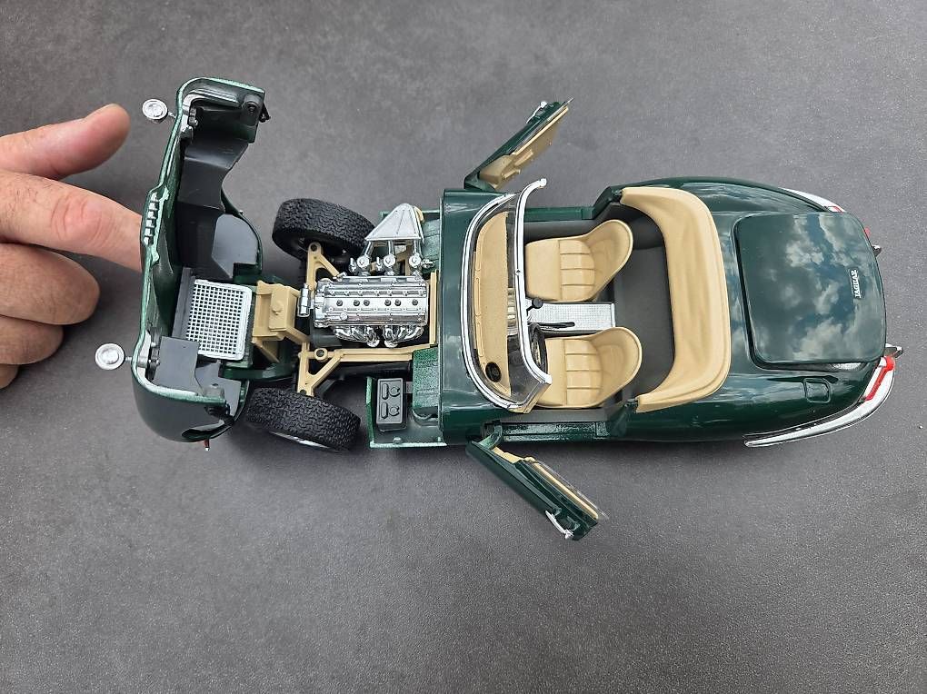 Modellini d'auto: Jaguar "E" Coupé (1961)  – Usato da Herznach venduto da koro02