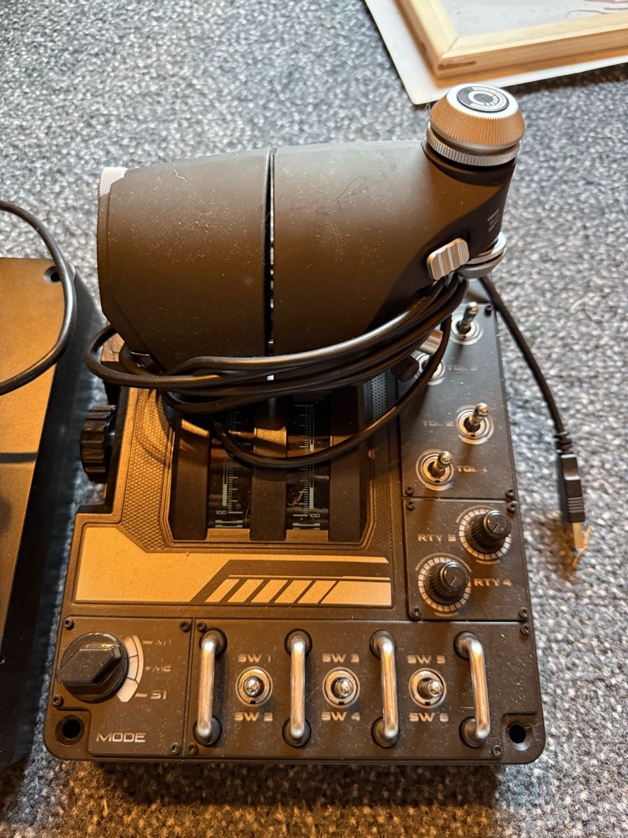 Logitech Controller: Saitek X56 HOTAS Flight Stick + Throttle – Nuovo (secondo la descrizione) da Unteriberg venduto da jre_dwf5 1