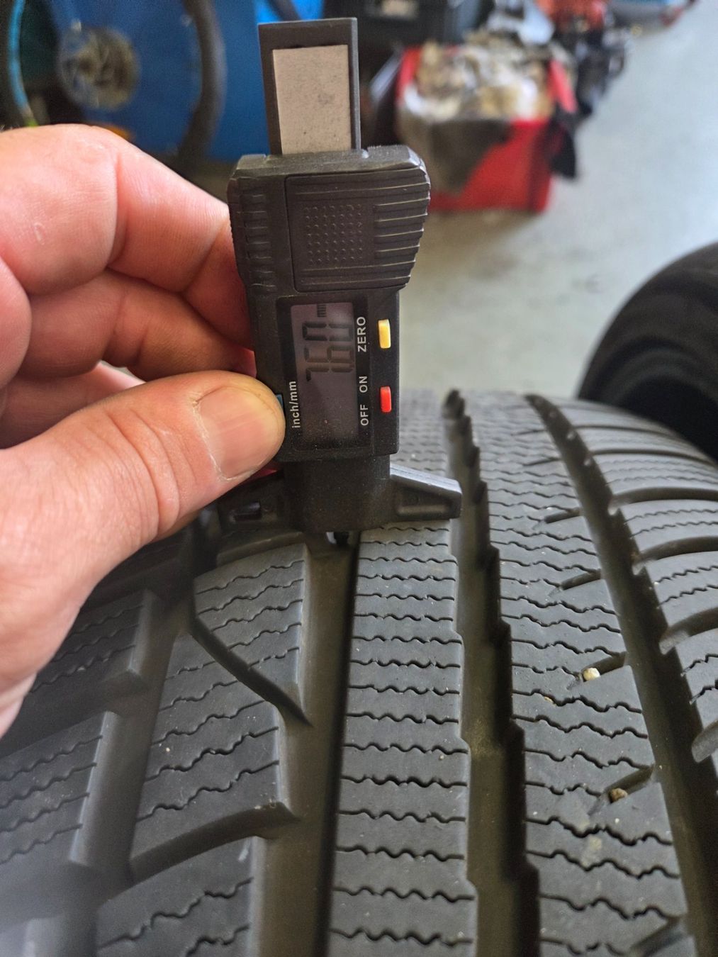 Pneumatici & Ruote complete: 225 / 40 R 18   92V – Usato da Fischbach-Göslikon venduto da Emanuel.Bardhi 1