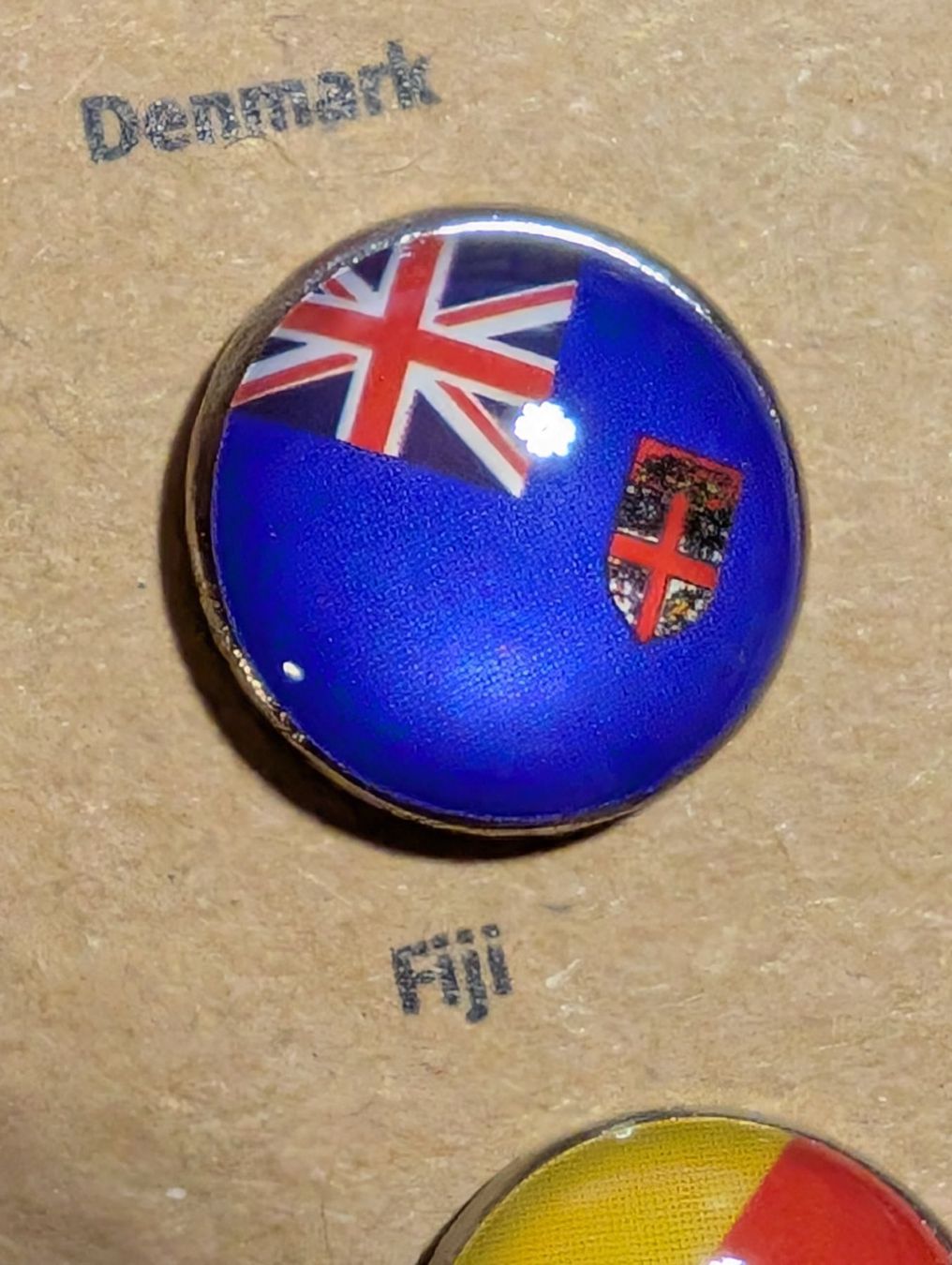 Plaketten & Abzeichen: Ansteckpin LW: Länderwappen – Gebraucht aus Oppligen von Pin-Fall-Shop