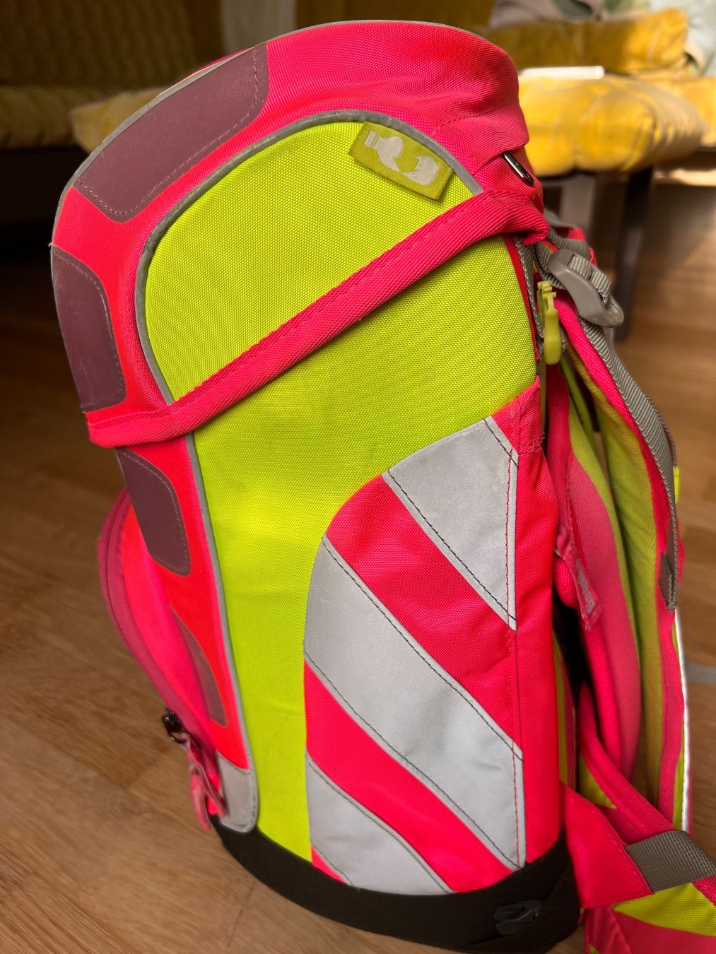 Ergobag Borse & Zaini: Schulthek Ergobag Cubo light neon pink/gelb – Usato da Zürich venduto da Azzurro6 2