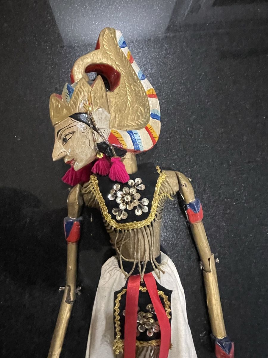Statuette: Wayang Golek marionetta Indonesia – Usato da Sennhof venduto da gio_79cw