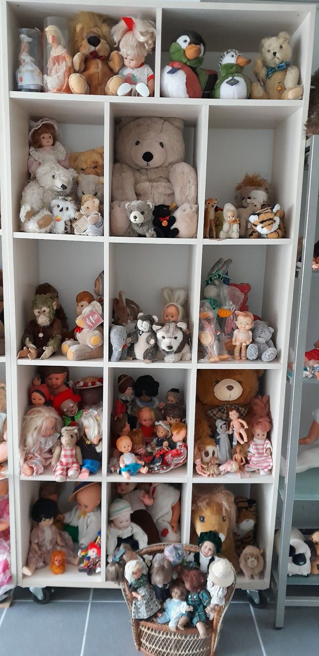 Bambole: Viele Bären, Puppen etc. – Usato da Liesberg venduto da Ragged 1
