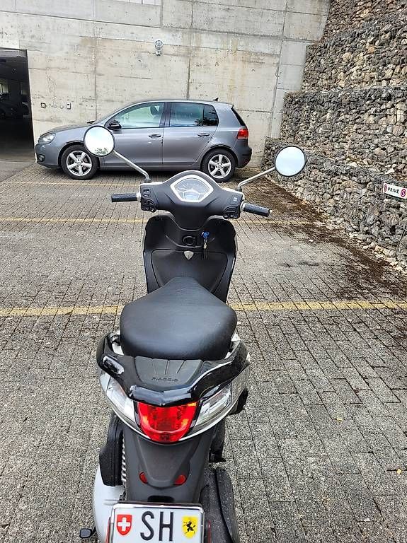 Piaggio Strada: Roller Piaggio Liberty 125 ABS weiss neuwertig – Usato da Schaffhausen venduto da 0607 2