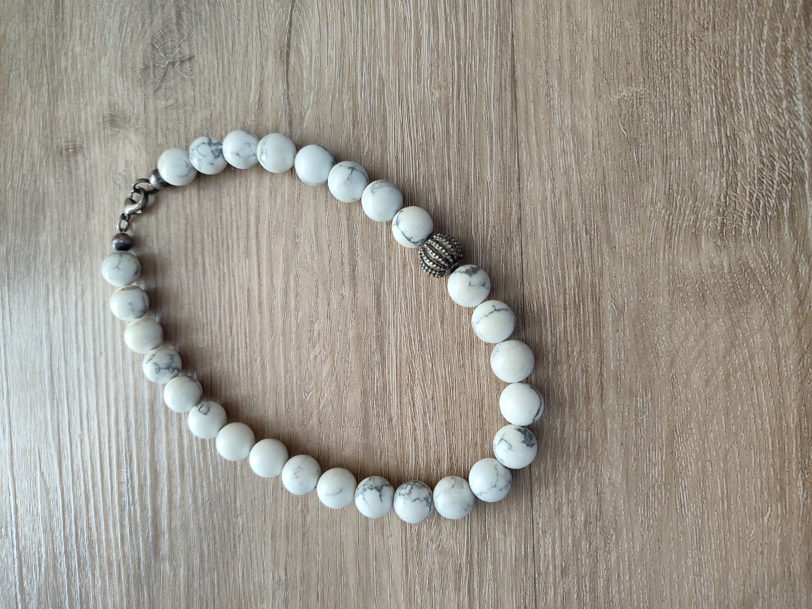 Catenine: Elegante Howlith Kette mit Silberverschluss – Usato da Kriens venduto da Ivana4 2