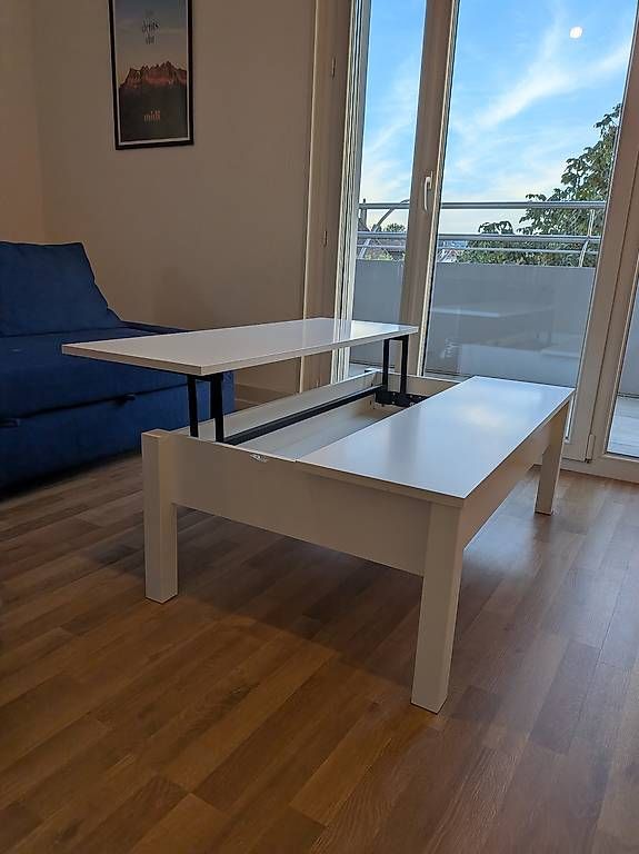 Tables: Table basse blanche avec plateau relevable – D'occasion à Grandson par jen_vdr5 1